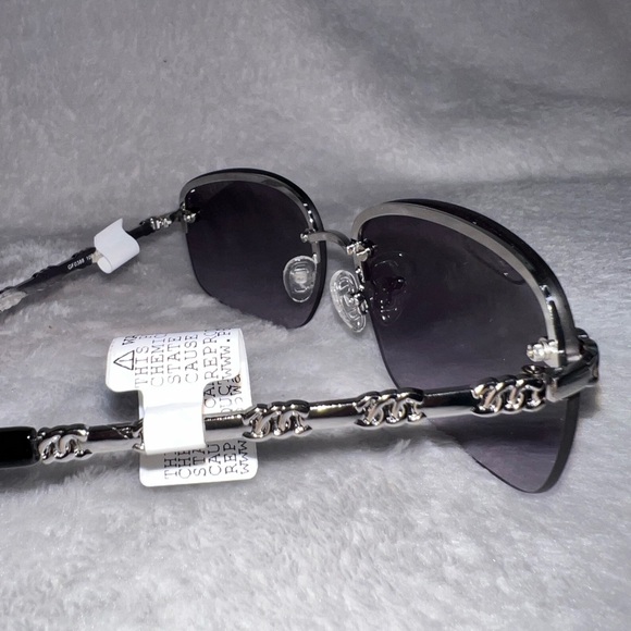 Guess Sunglasses - Picture 5 of 6